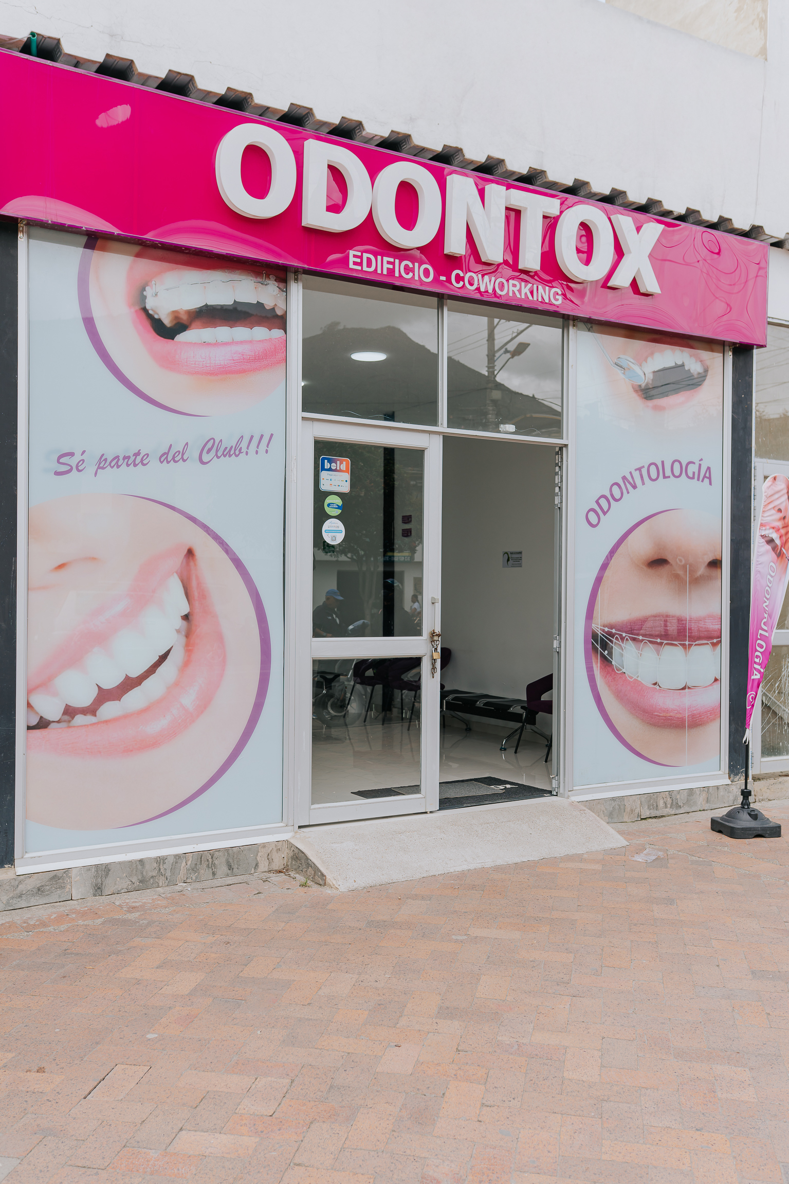 Fachada Sede Cota — ODONTOX
